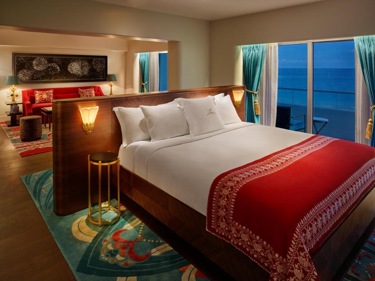 Corner Junior King Suite - Wheelchair Accessible/Oceanfront View at Faena Miami Beach