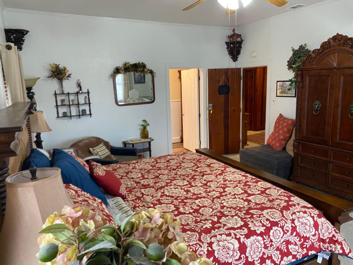 | Live Oak B&B