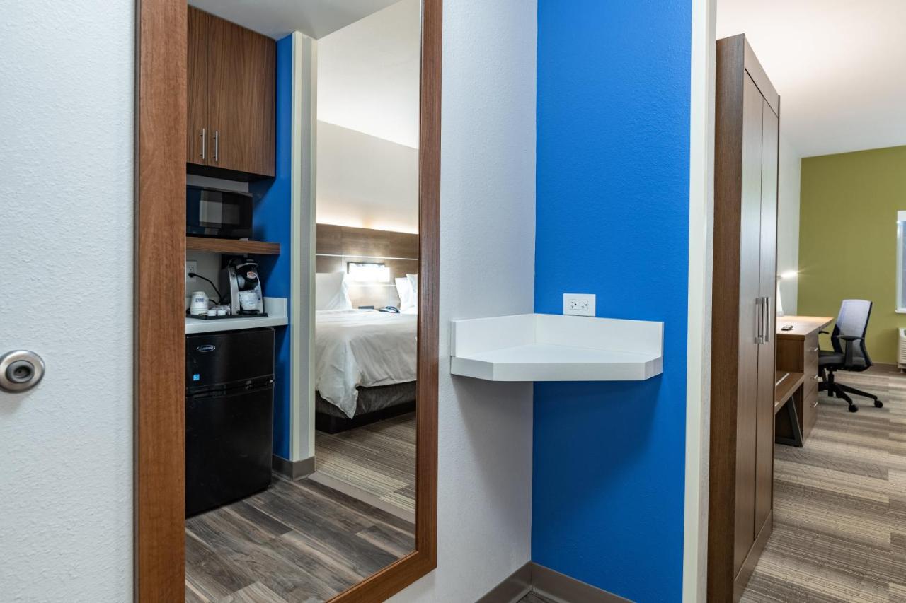 Standard King Room - Non-Smoking at Holiday Inn Express & Suites Moundsville, an IHG Hotel