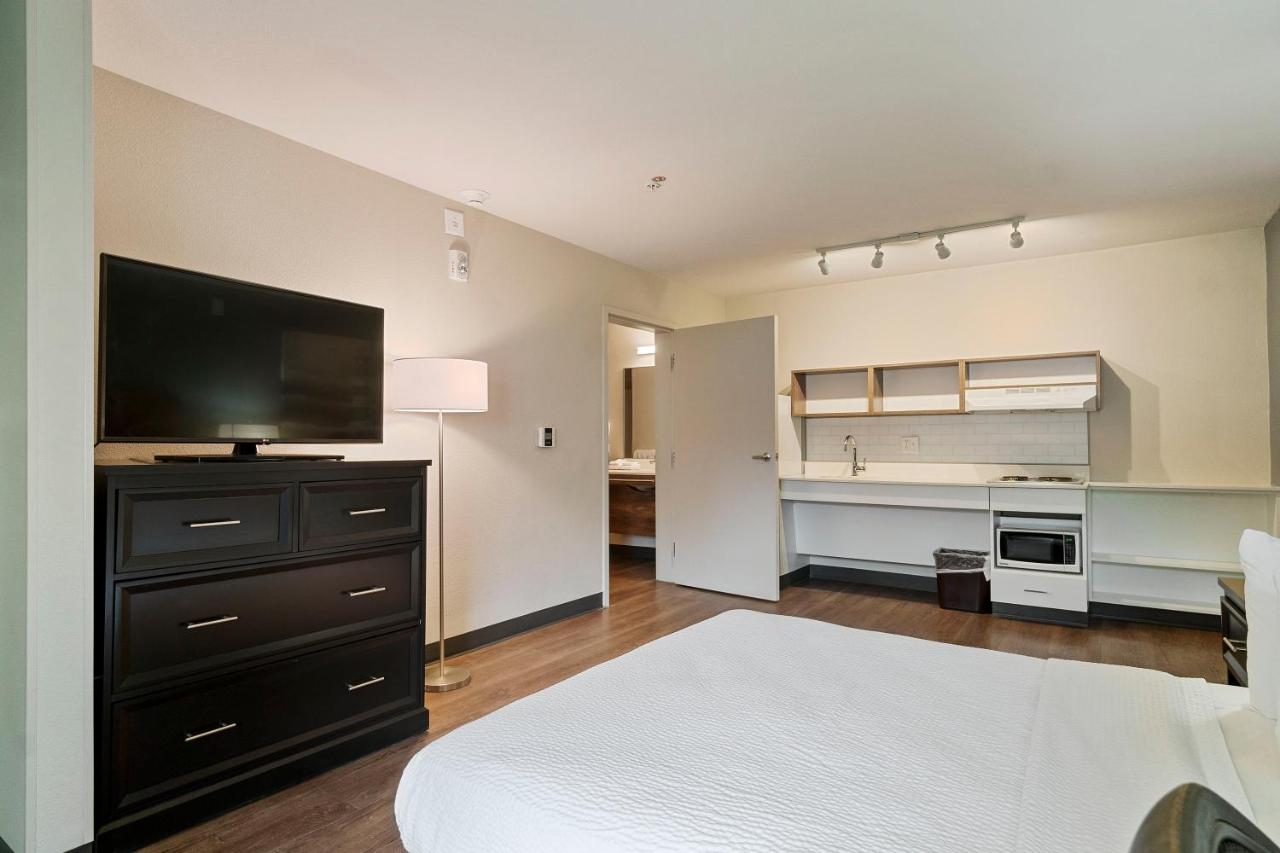 Queen studio with 1 Queen Bed - Disability Access/Non-Smoking at Extended Stay America Suites San Francisco San Mateo SFO