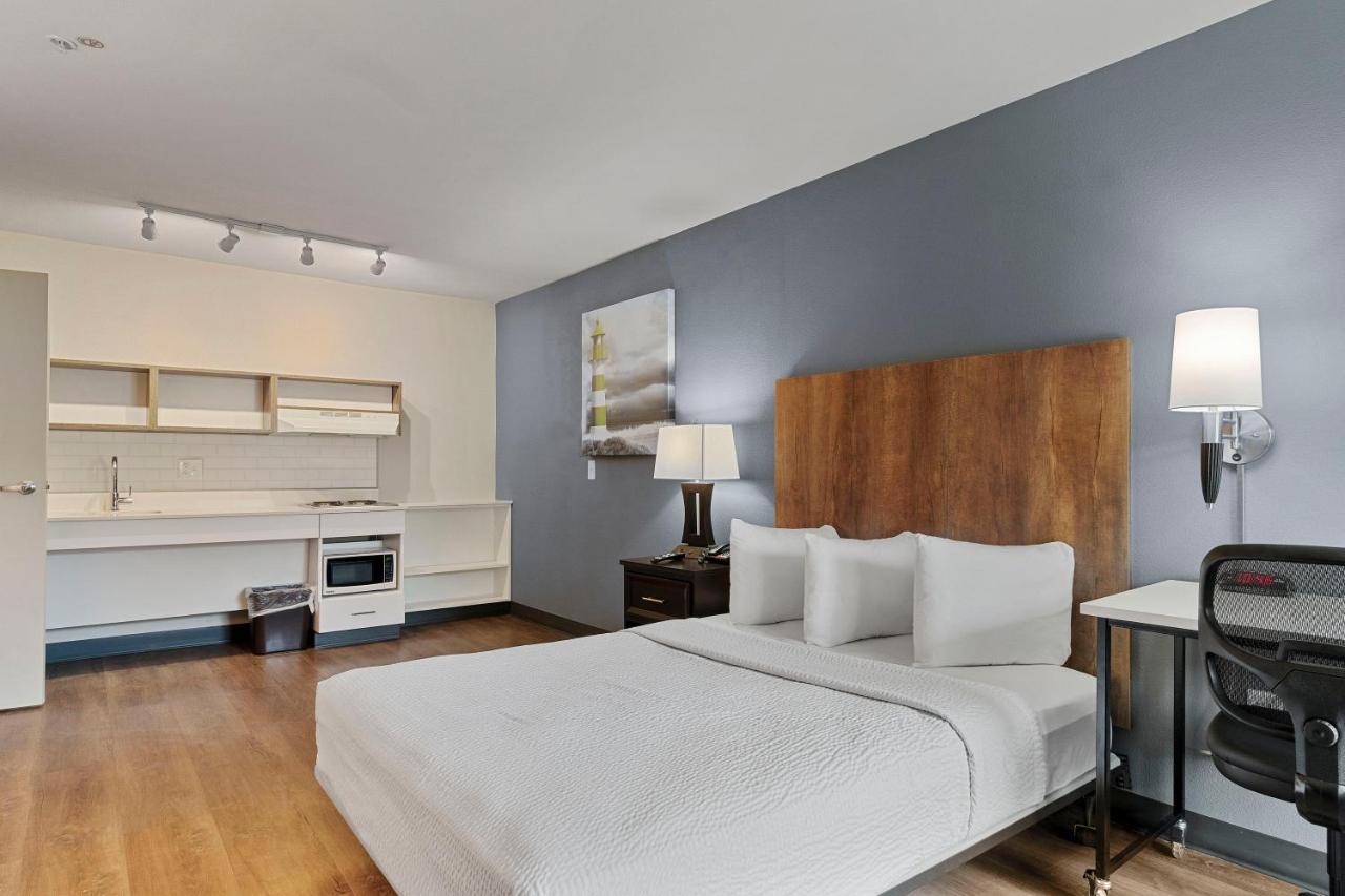 Queen studio with 1 Queen Bed - Disability Access/Non-Smoking at Extended Stay America Suites San Francisco San Mateo SFO