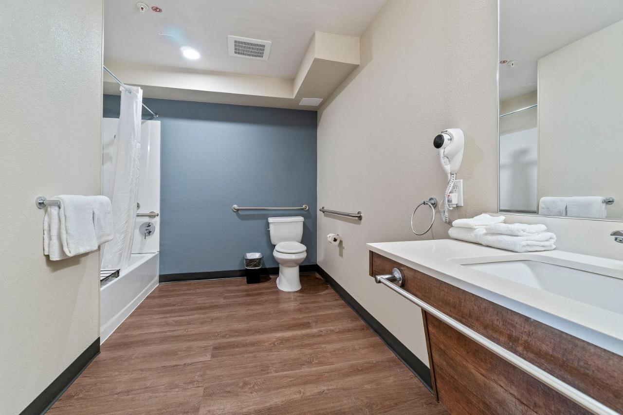 Queen studio with 1 Queen Bed - Disability Access/Non-Smoking at Extended Stay America Suites San Francisco San Mateo SFO