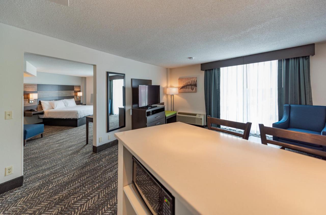 King Suite with Kitchenette at Best Western Plus Wausau Tower Inn