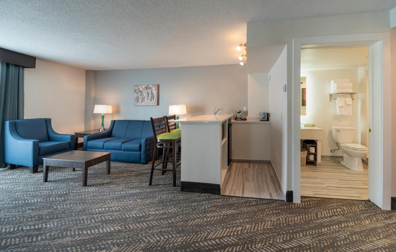 King Suite with Kitchenette at Best Western Plus Wausau Tower Inn