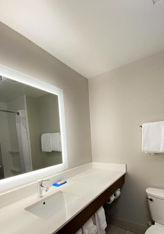 Suite - Disability Access Tub/Non-Smoking at Holiday Inn Express Quantico - Stafford by IHG