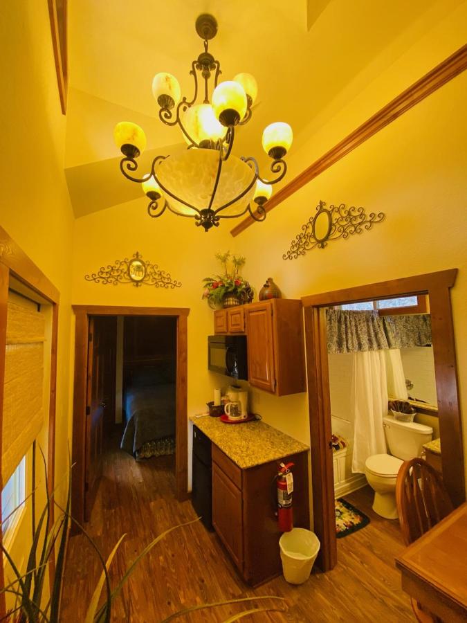 Forrest Glenn Treehouse1 at All Seasons Treehouse Village