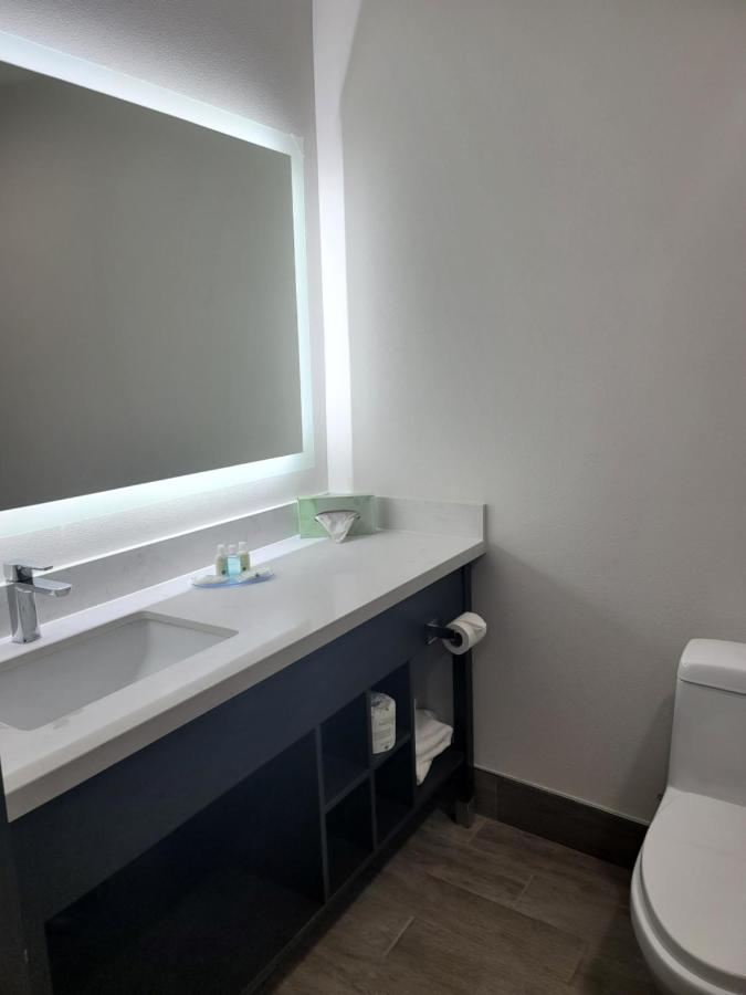 Deluxe Room, 2 King Beds, Non Smoking at Quality Inn & Suites Bell Gardens - Los Angeles