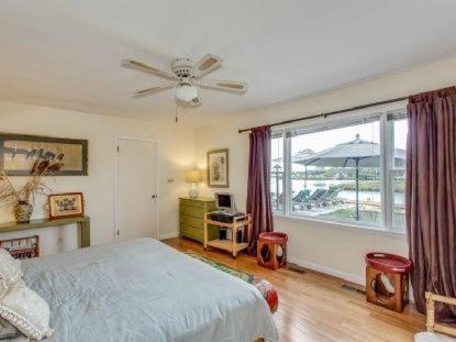 | Villa Paulina - 4 BR Waterfront Villa w/ View of Shinnecock Bay