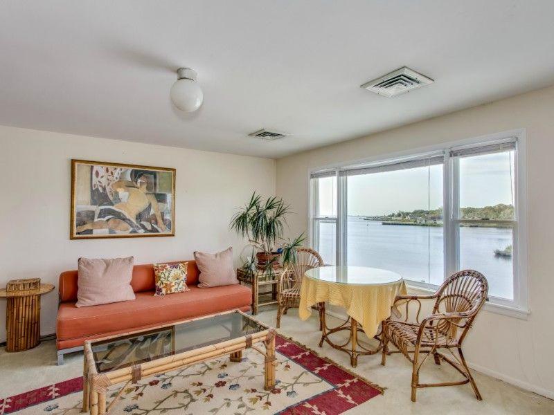 | Villa Paulina - 4 BR Waterfront Villa w/ View of Shinnecock Bay