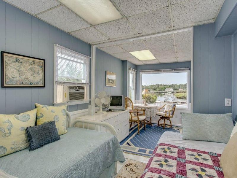 | Villa Paulina - 4 BR Waterfront Villa w/ View of Shinnecock Bay