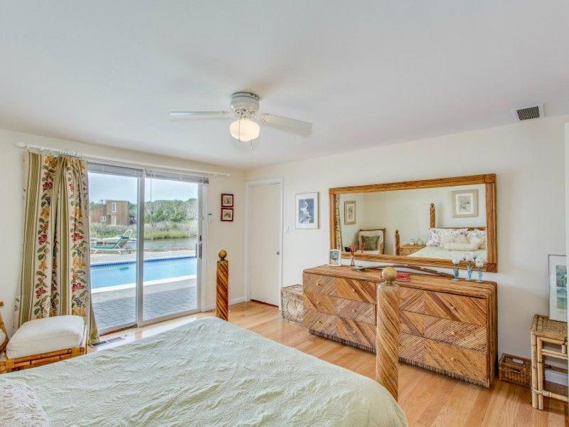 | Villa Paulina - 4 BR Waterfront Villa w/ View of Shinnecock Bay