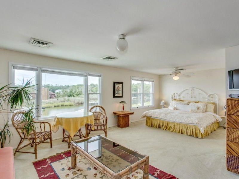 | Villa Paulina - 4 BR Waterfront Villa w/ View of Shinnecock Bay