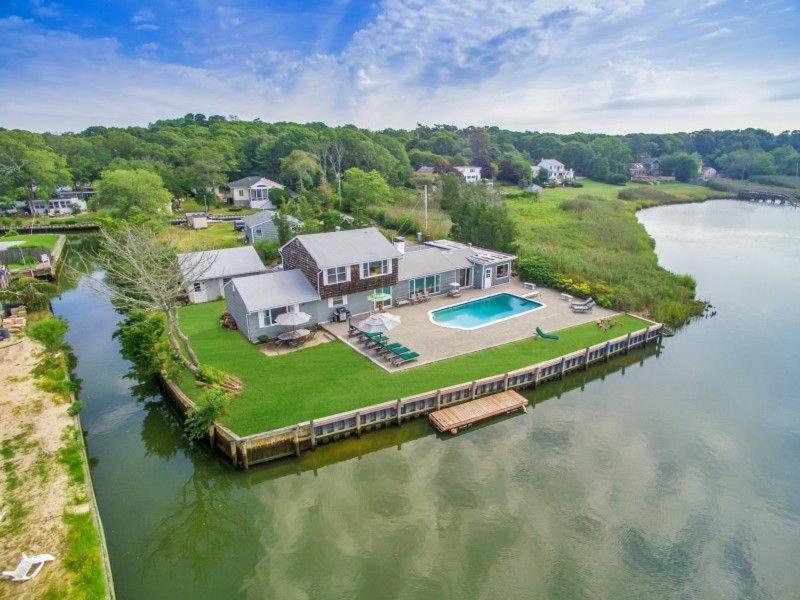 | Villa Paulina - 4 BR Waterfront Villa w/ View of Shinnecock Bay