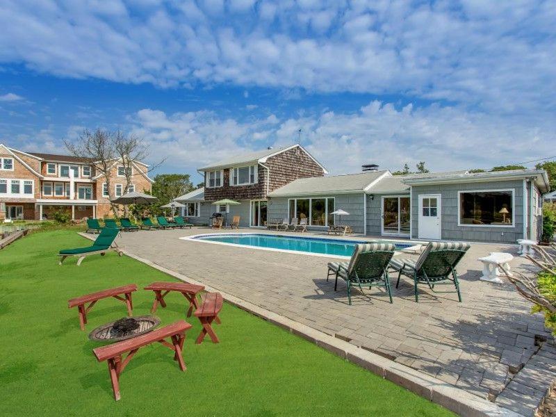 | Villa Paulina - 4 BR Waterfront Villa w/ View of Shinnecock Bay