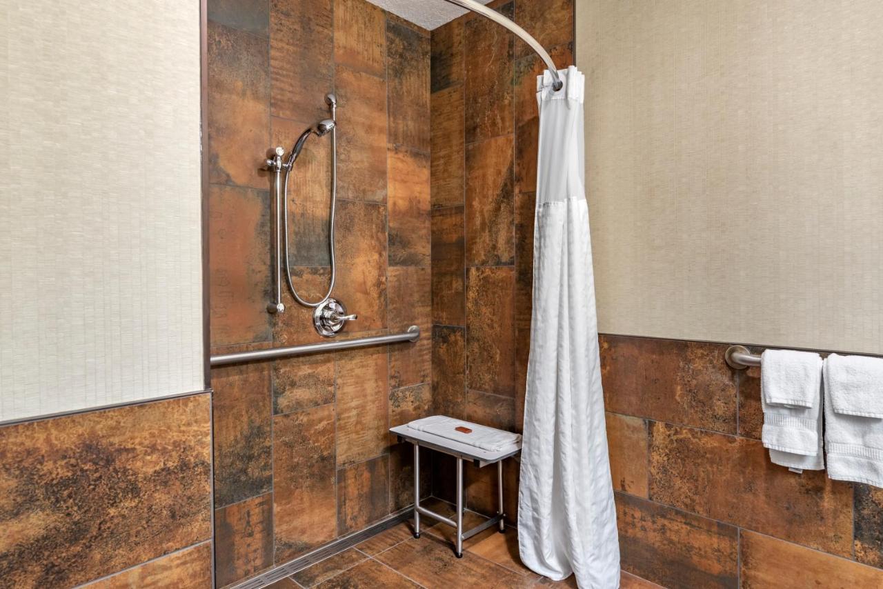 King Room - Mobility Accessible with Roll In Shower - Non-Smoking at Kathryn Riverfront Inn, an Ascend Collection Hotel
