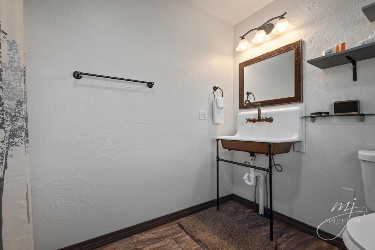 | Fairway Inn