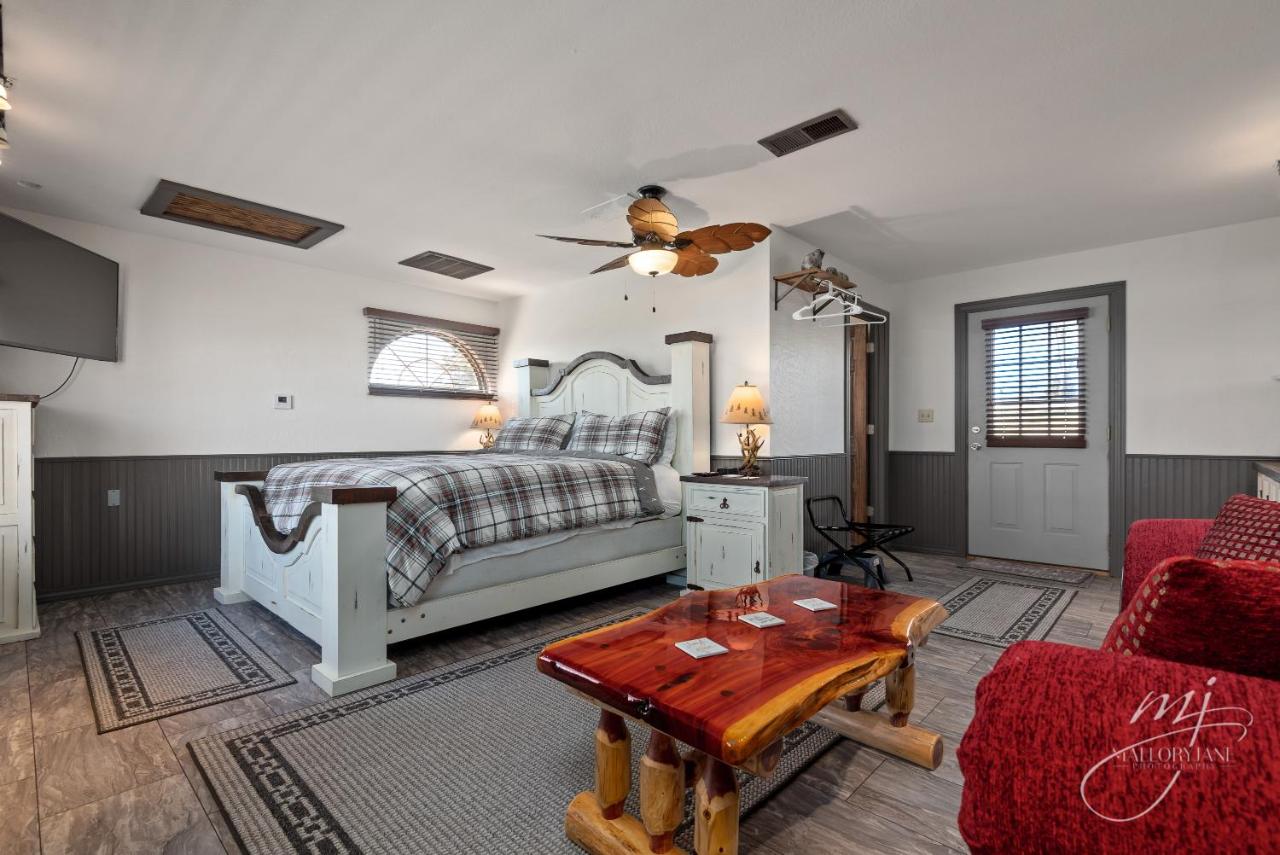 | Fairway Inn