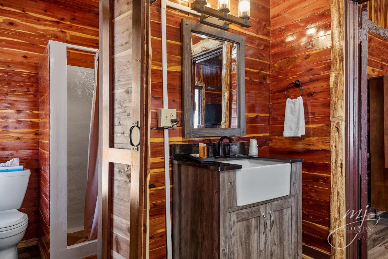 | Log Cabin Inn