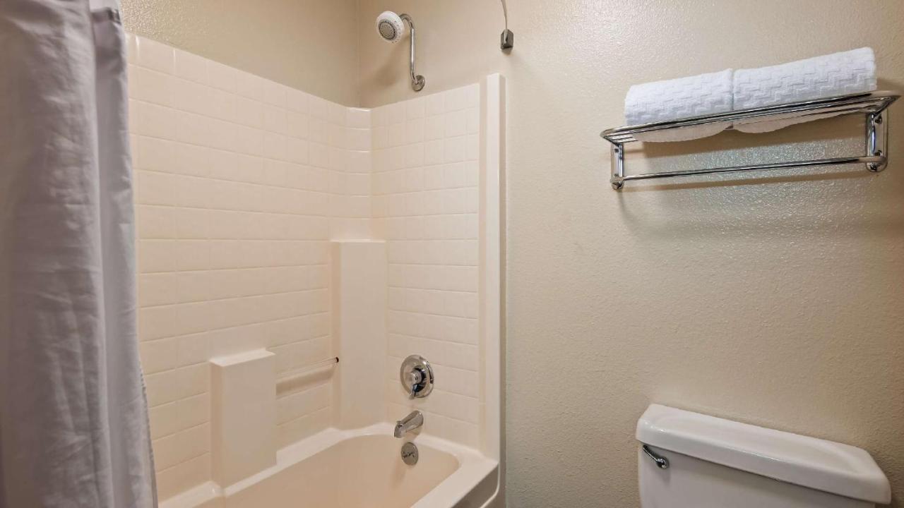 Queen Room at Best Western Plus Walla Walla Suites Inn
