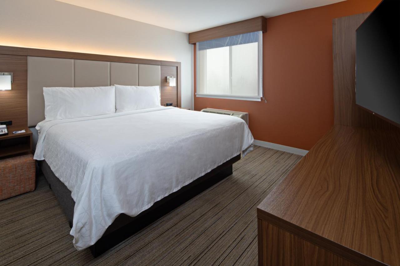 King Suite - Non-Smoking at Holiday Inn Express Hotel & Suites SeaTac by IHG