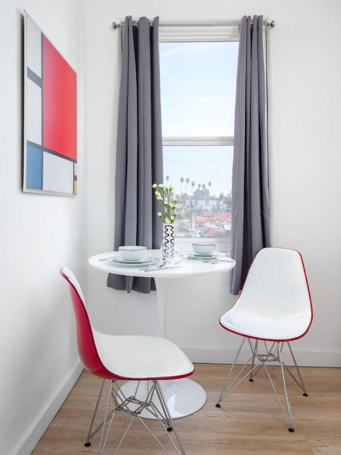 | Minutes to Downtown and Elegant Studio