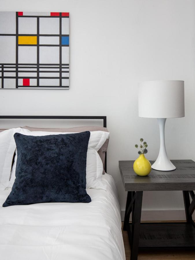 | Minutes to Downtown and Elegant Studio