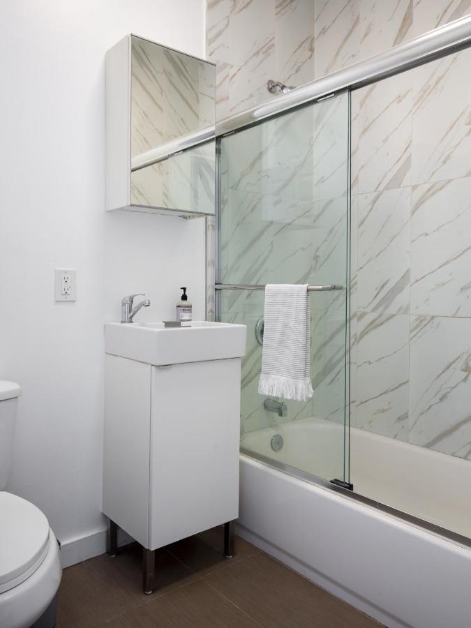 | Minutes to Downtown and Elegant Studio