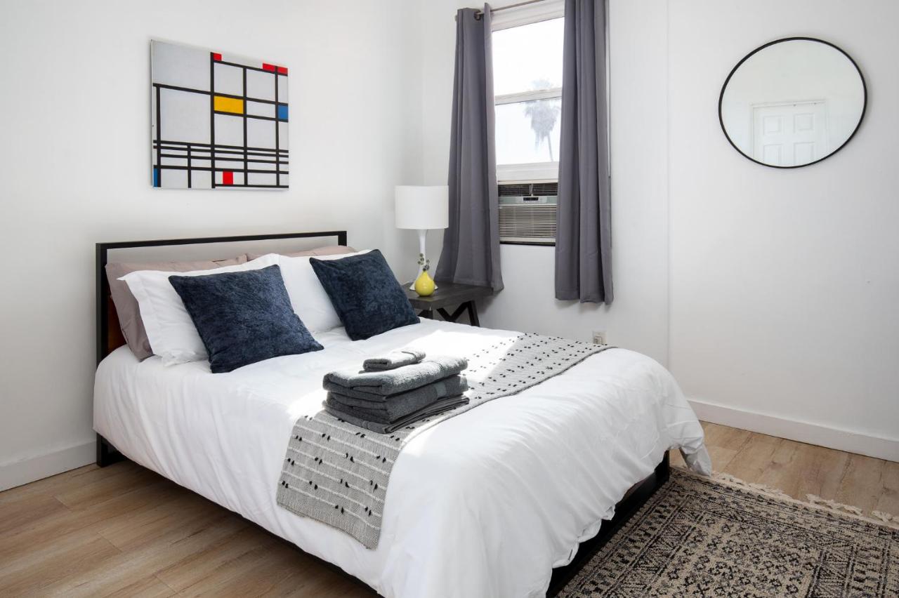 | Minutes to Downtown and Elegant Studio