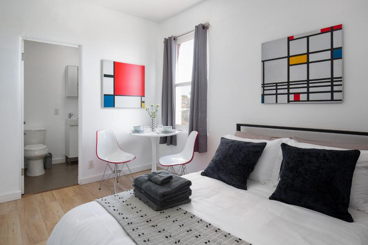 | Minutes to Downtown and Elegant Studio