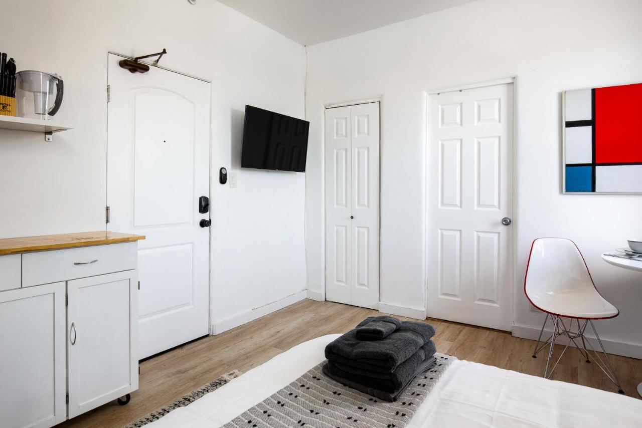  | Minutes to Downtown and Elegant Studio