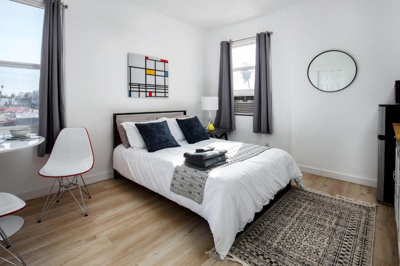 | Minutes to Downtown and Elegant Studio