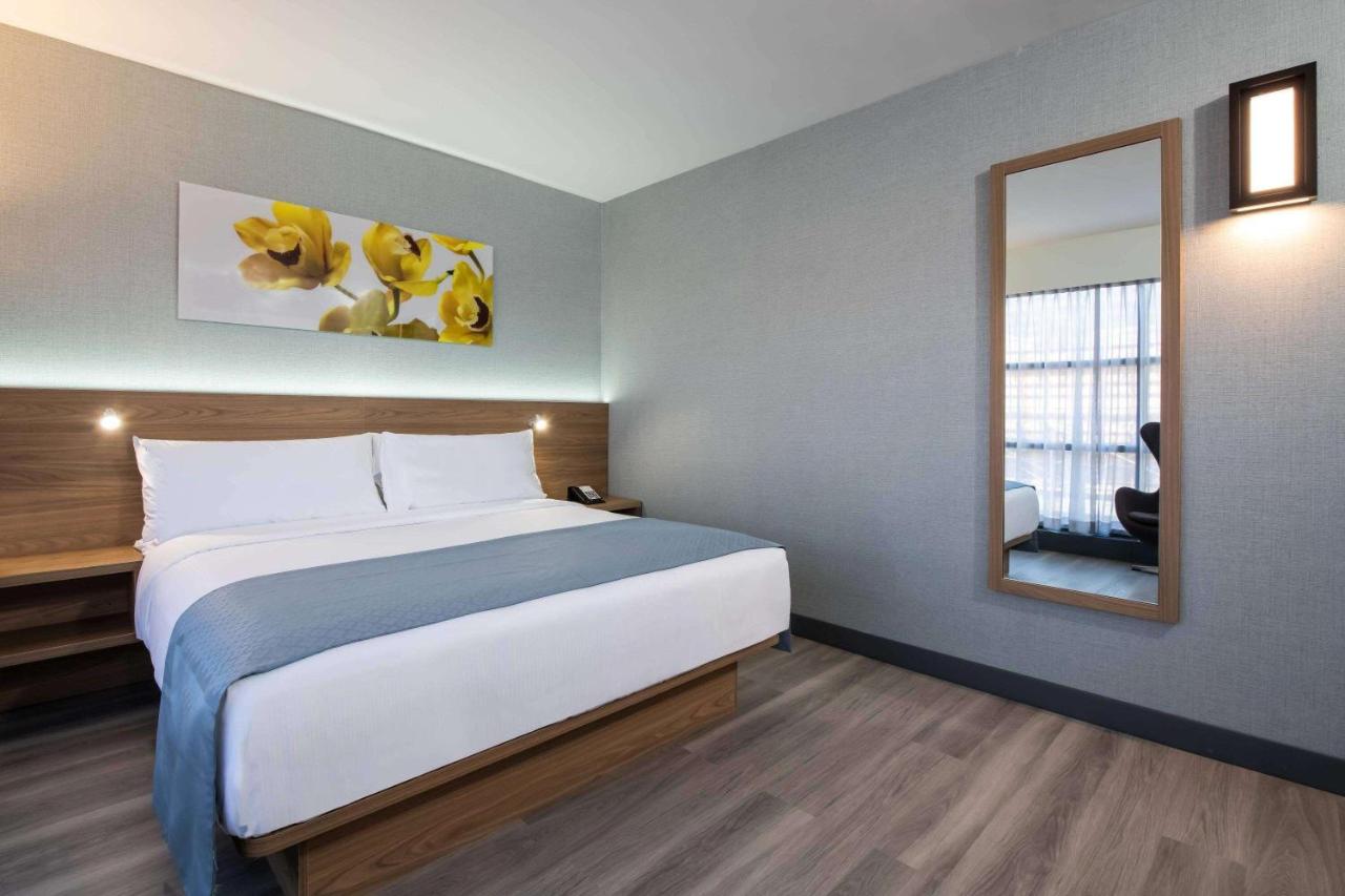 King Room - Non-Smoking at Wingate by Wyndham Long Island City