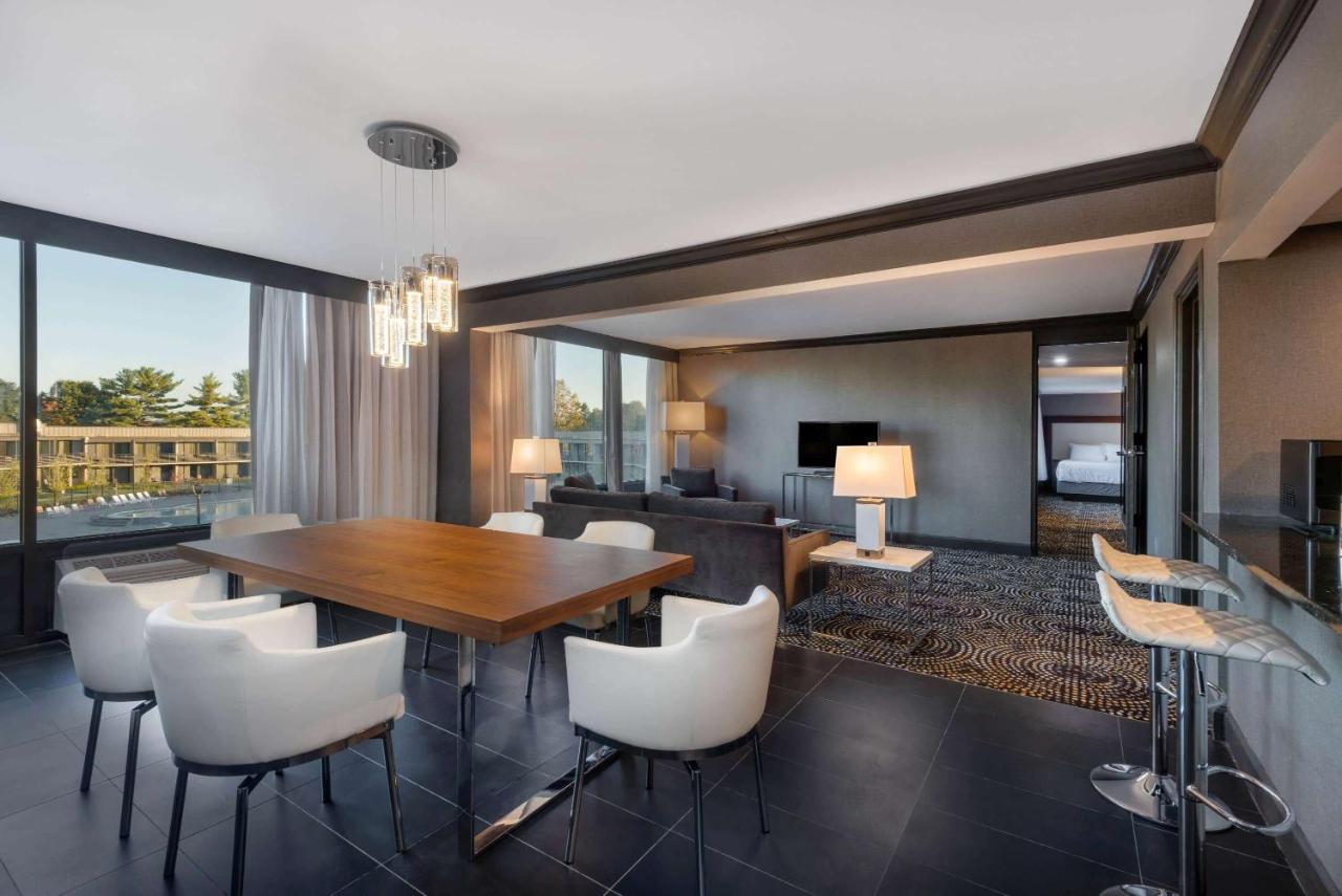 1 King Bed, 2 Queen Beds, Presidential Two Bedroom Suite, Non-Smoking at Wyndham Lancaster Resort & Convention Center