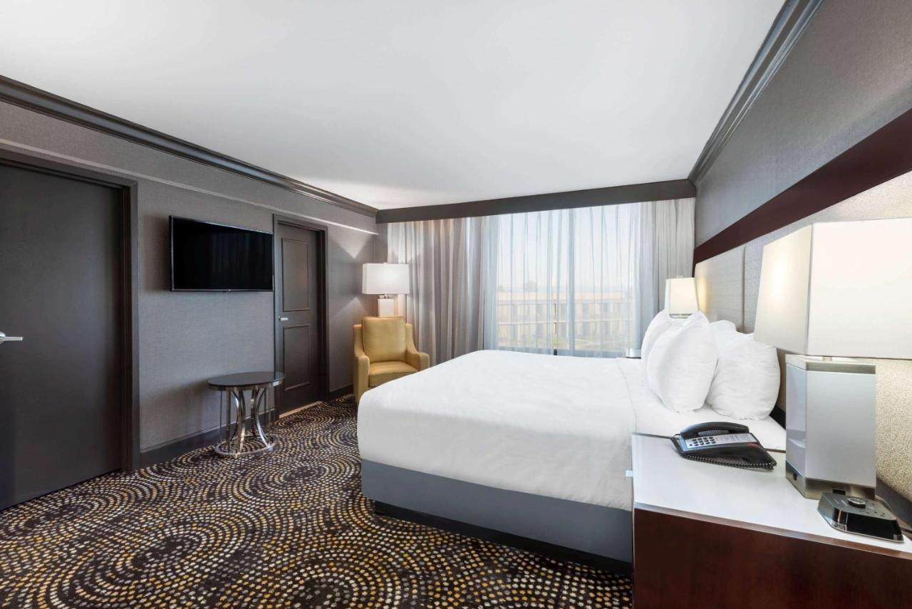 1 King Bed, 2 Queen Beds, Presidential Two Bedroom Suite, Non-Smoking at Wyndham Lancaster Resort & Convention Center