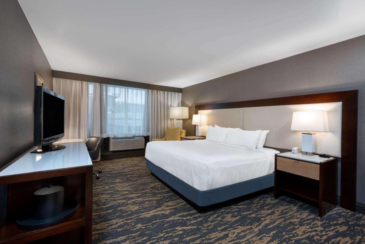 1 King, 2 Queen Beds, Deluxe Two Bedroom Suite, Non-Smoking at Wyndham Lancaster Resort & Convention Center