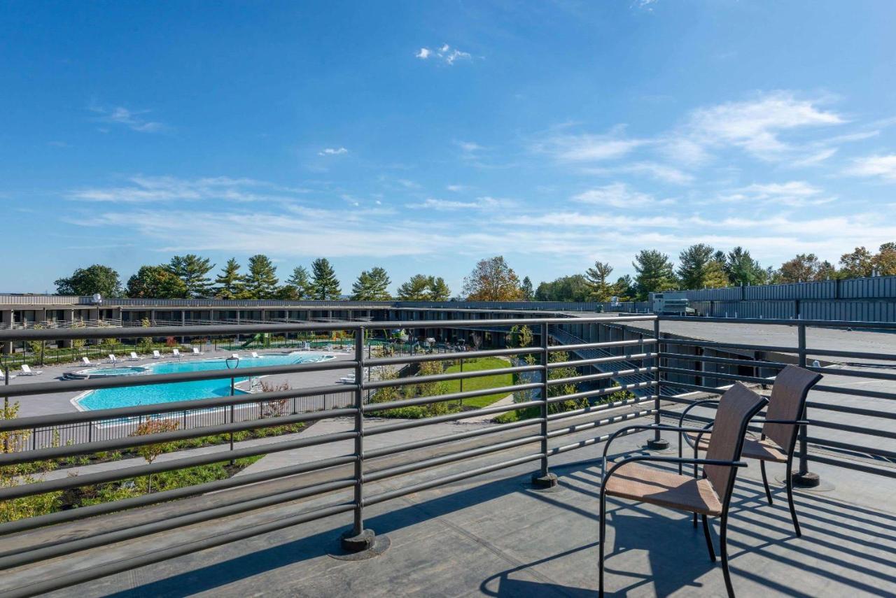 1 King Bed, 2 Queen Beds, Presidential Two Bedroom Suite, Non-Smoking at Wyndham Lancaster Resort & Convention Center