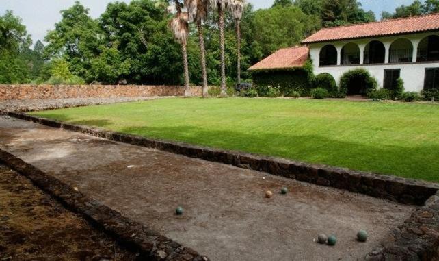 | Spanish Villa Inn