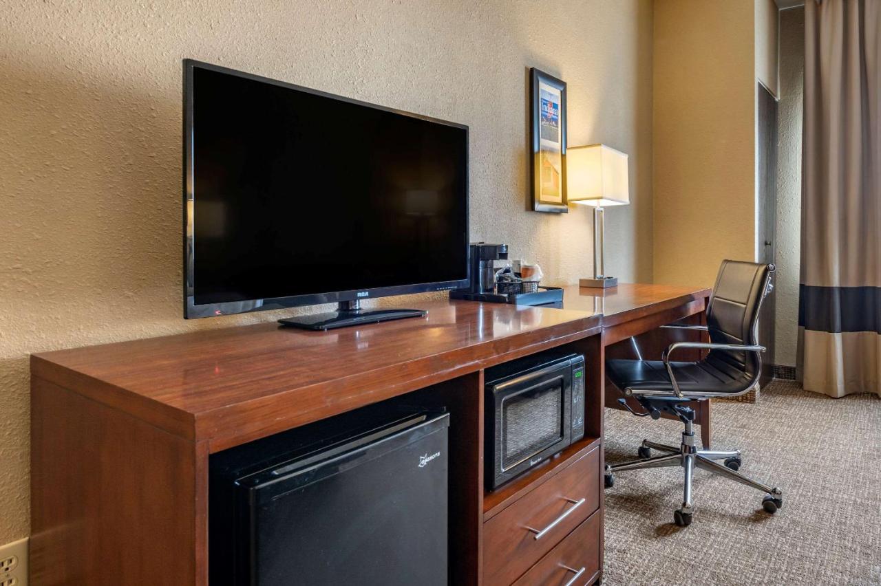 King Room - Accessible/Non-Smoking at Comfort Inn Shelbyville North