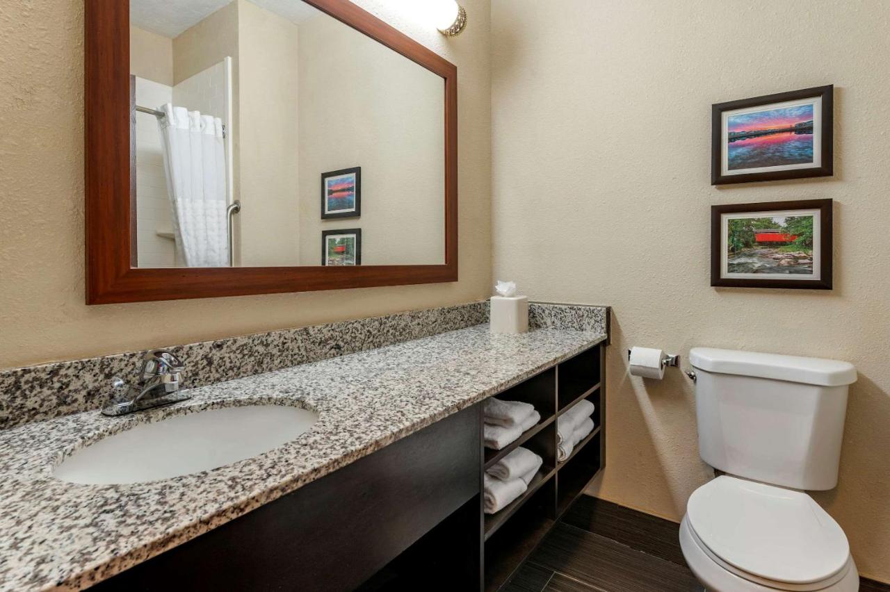 King Room - Non-Smoking at Comfort Inn Shelbyville North