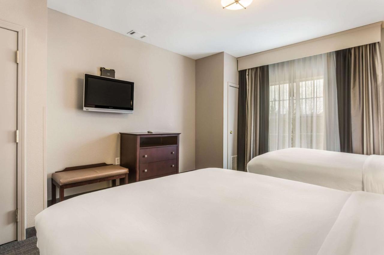 Queen Suite with Two Queen Beds and Sofa Bed - Non Smoking at Comfort Inn & Suites Fairburn - Atlanta Southwest