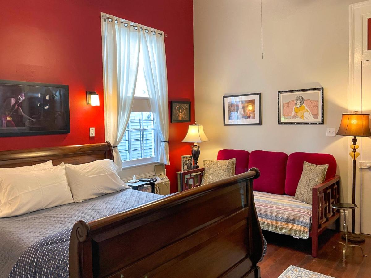 | Blue60 Marigny Inn