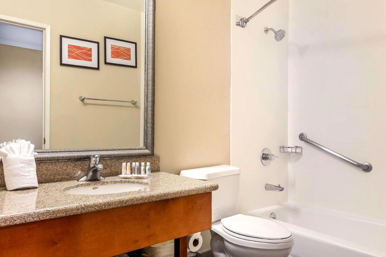 Standard Room, 1 King Bed and 1 Queen Bed, Non Smoking at Comfort Inn Santa Monica - West Los Angeles