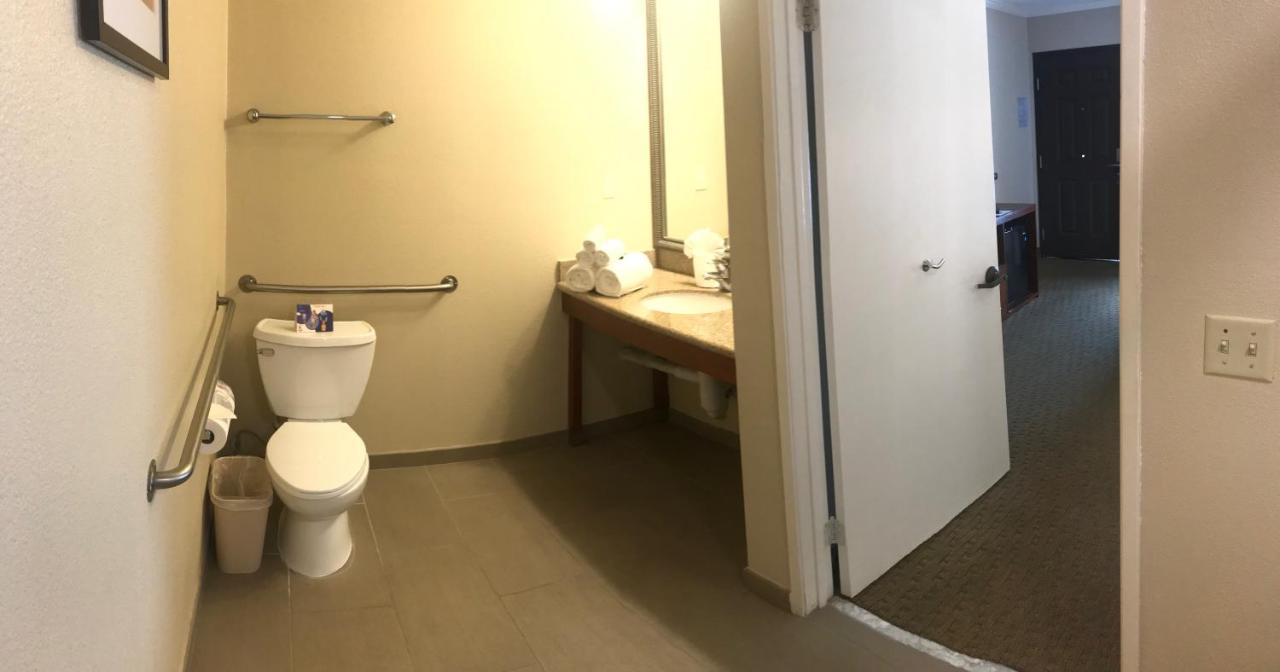 Standard Room, 1 Queen Bed, Accessible Tub, Non Smoking, Courtyard View at Comfort Inn Santa Monica - West Los Angeles