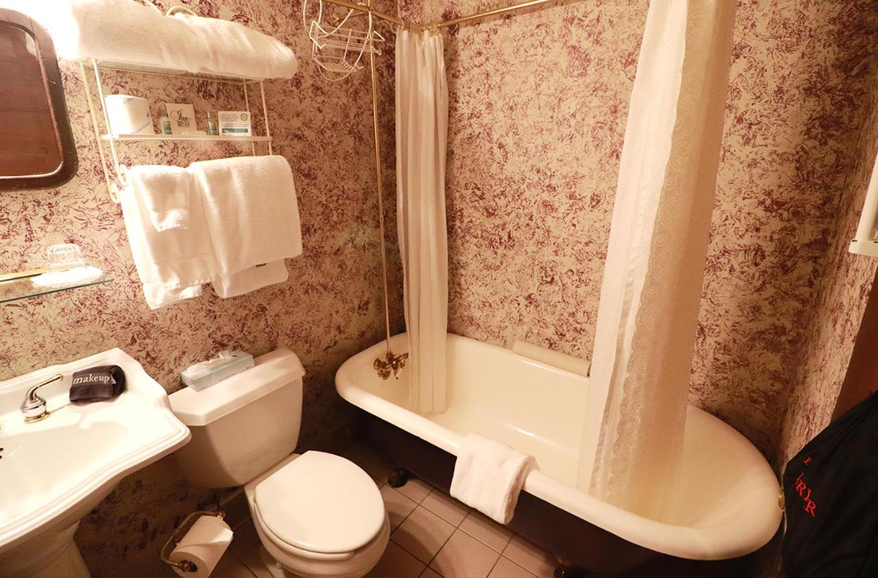 Standard Double Room at Inn at 835 Boutique Hotel