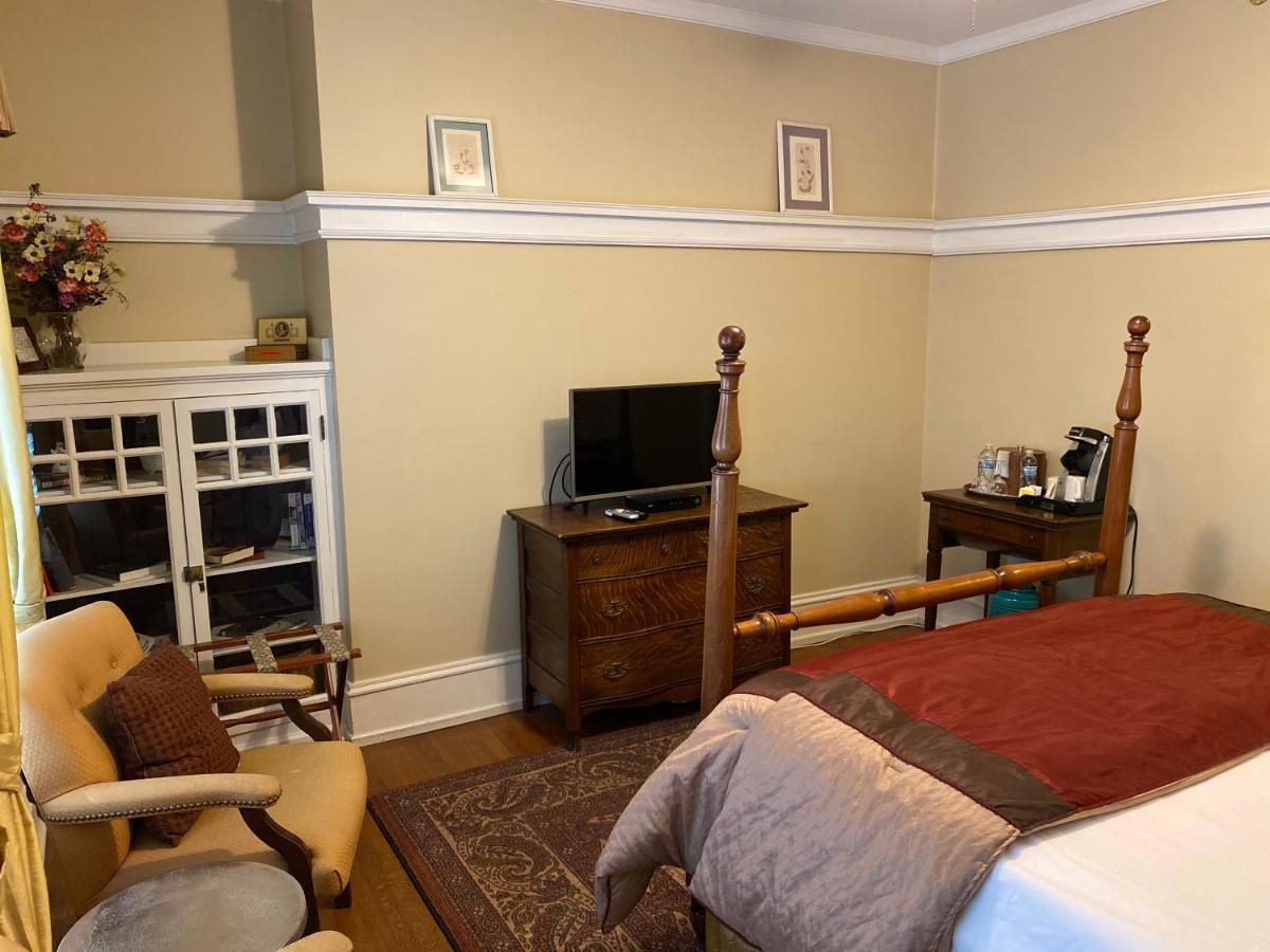 Standard Double Room at Inn at 835 Boutique Hotel