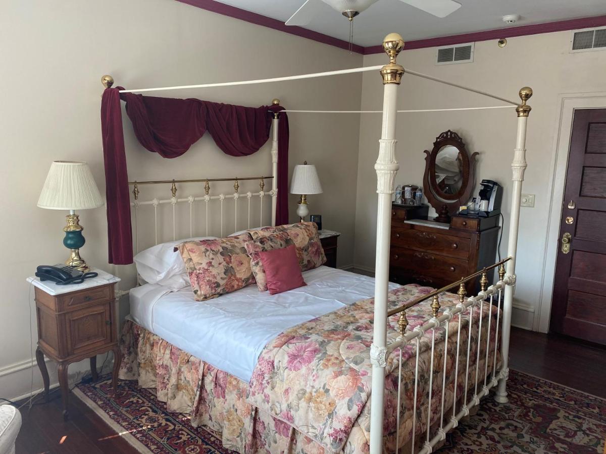Double Room with Spa Bath at Inn at 835 Boutique Hotel
