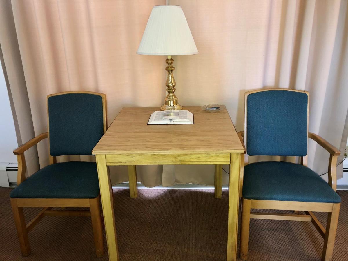 | Budget Host Inn
