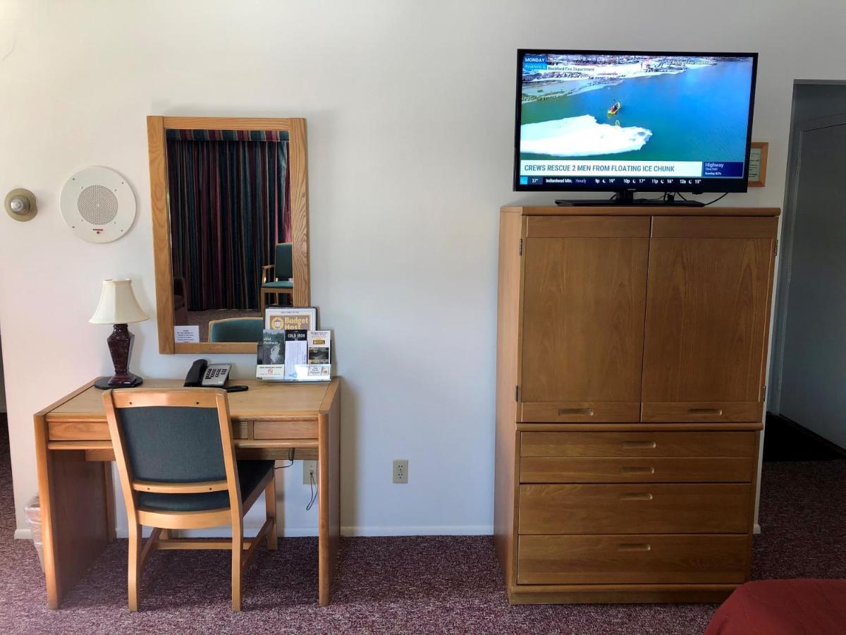 | Budget Host Inn