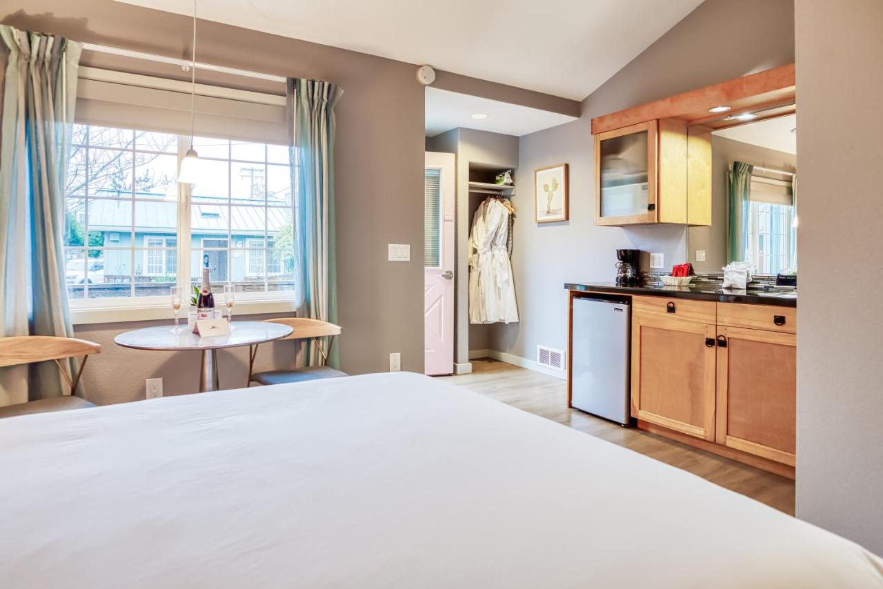 Queen Room at Inn at Haystack Rock
