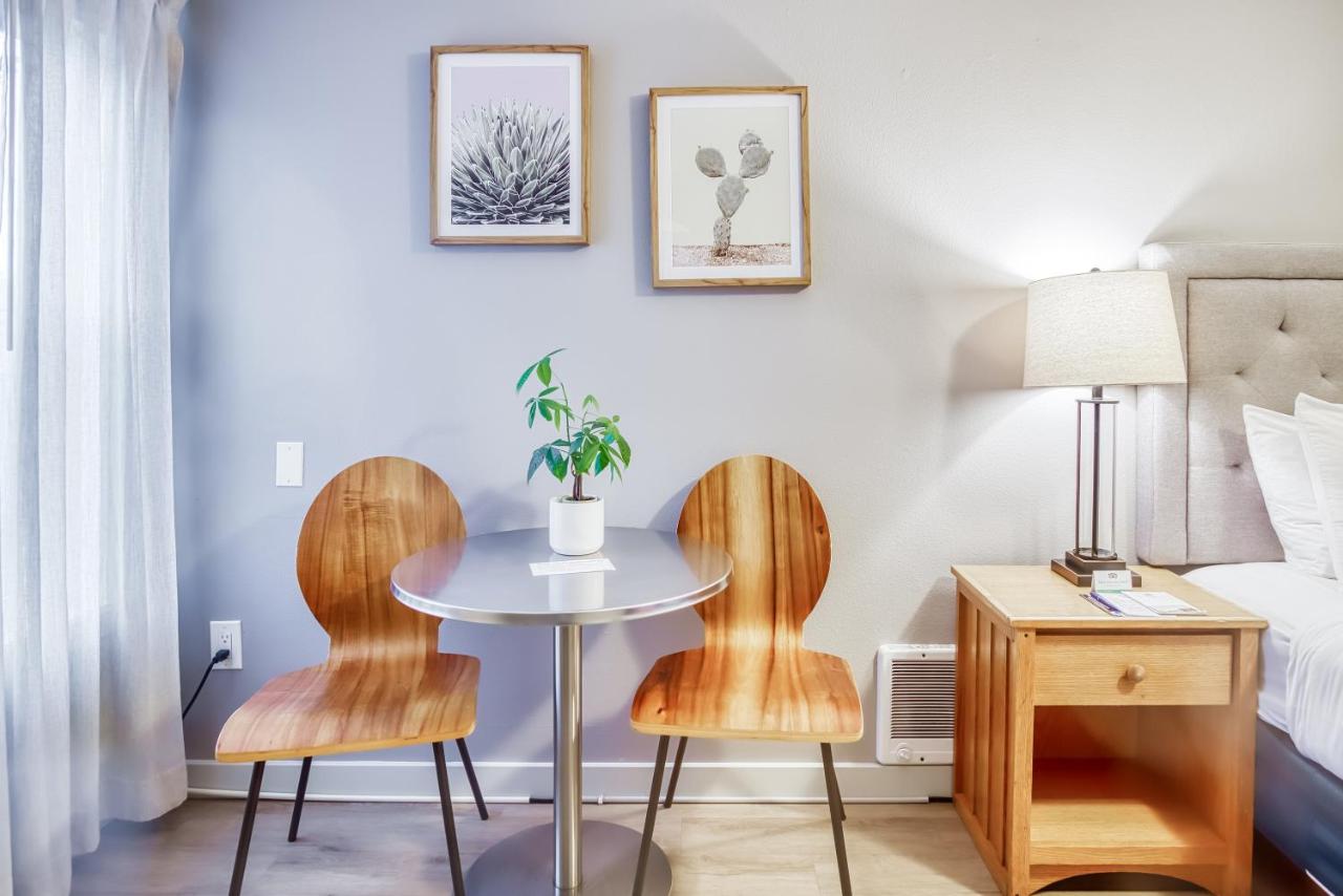 | Inn at Haystack Rock